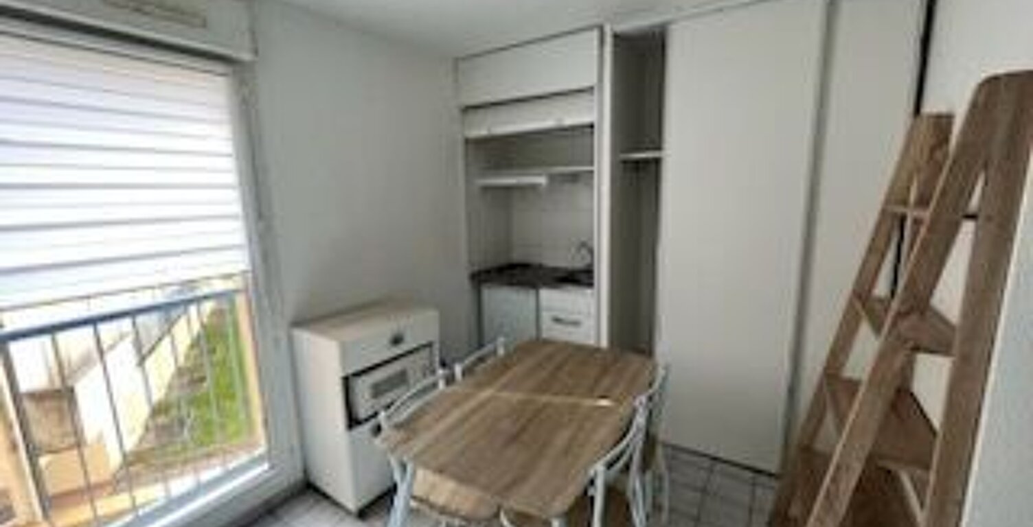 LOCATION d'un appartement T1 (18 m²) à NANCY - MEUBLE - 27 Rue Jean Lamour — photo 1