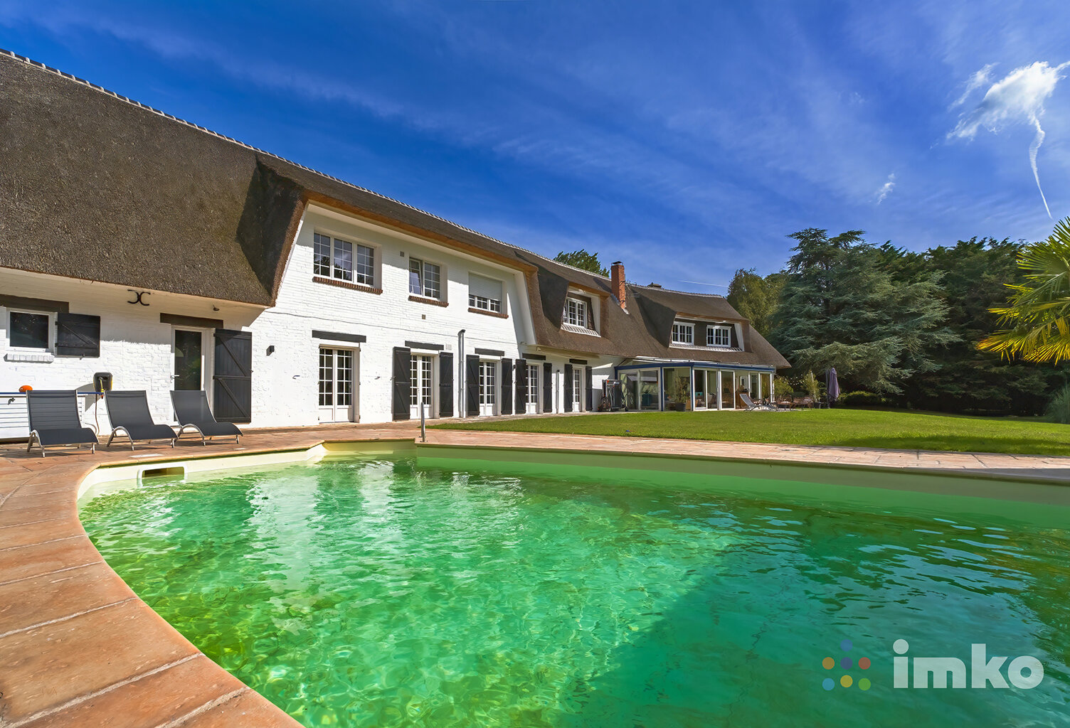 Propriété d'exception avec piscine, court de tennis et vue s — photo 1