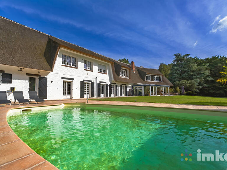 Propriété d'exception avec piscine, court de tennis et vue s — photo 1