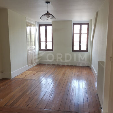 Appartement 5 pièces 760 €