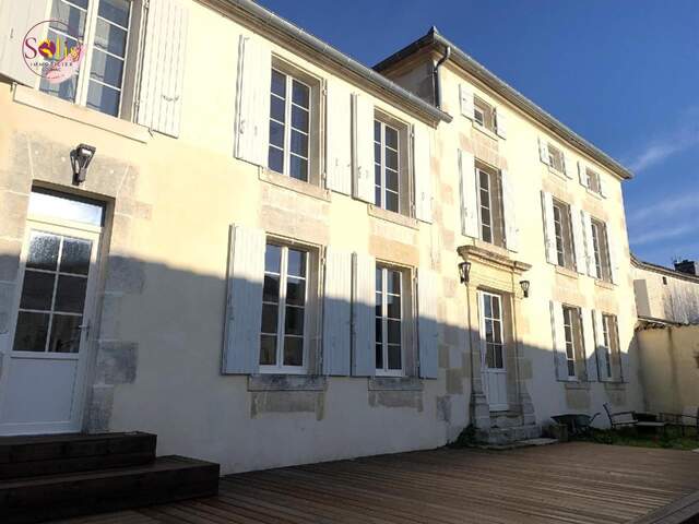 Maison 5 pièces 198 m² à Louzac-Saint-André — photo du bien