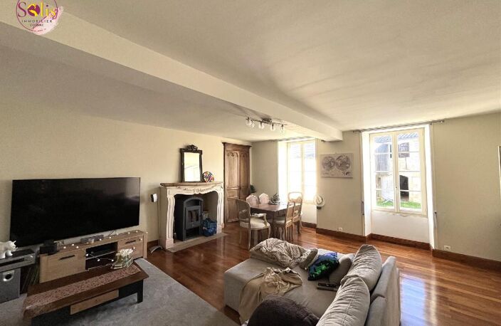 Vente maison 5 pièces 198 m² Louzac-Saint-André (16100) — photo 2