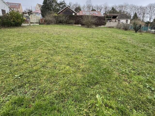 Terrain constructible 981 m² — photo du bien
