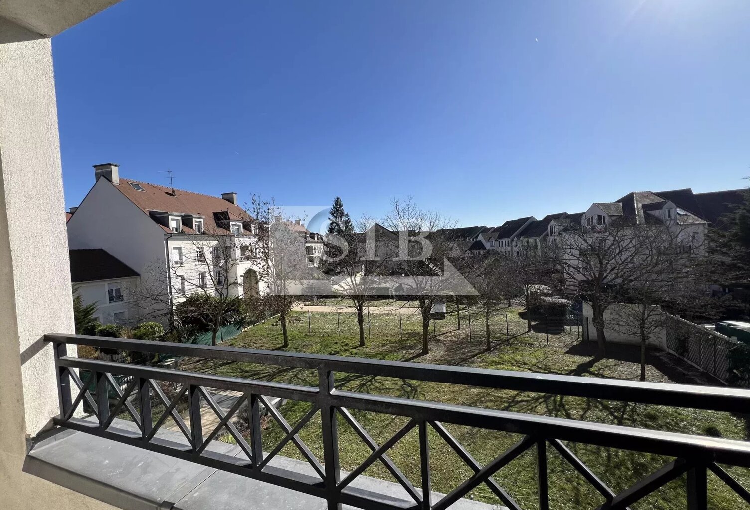 MONLTHERY: Appartement 2 pièces avec balcon — photo 1
