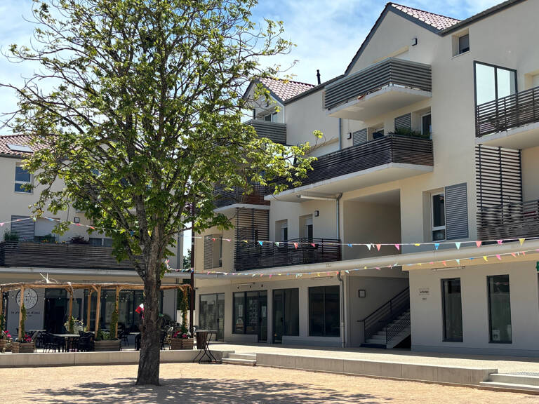 FLEURIEUX SUR L'ARBRESLE CENTRE  RDC LOCAL 76 M2 — photo 1