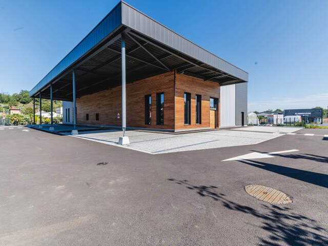 L'ARBRESLE LOCAL COMMERCIAL OU D'ACTIVITÉS 300 M2 EN ZONE CO — photo du bien