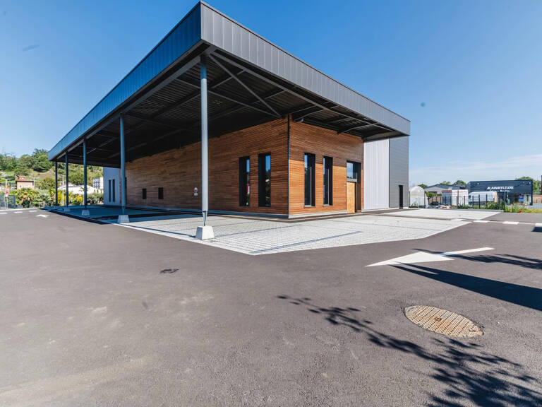 L'ARBRESLE LOCAL COMMERCIAL OU D'ACTIVITÉS 300 M2 EN ZONE CO — photo 1