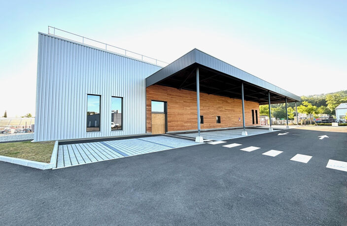 L'ARBRESLE LOCAL COMMERCIAL OU D'ACTIVITÉS 300 M2 EN ZONE CO — photo 2