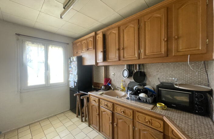 APPARTEMENT  DE TYPE F3  67M2 PROCHE HOPITAL DE SENS — photo 2
