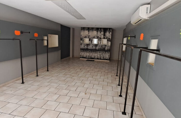 location local commercial de 90m2 environ  au centre ville d — photo 3