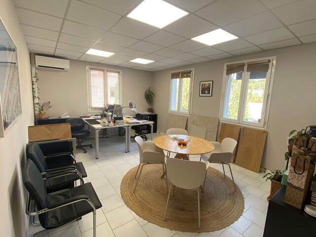 EGUILLES - Bureau de 57 m² — photo du bien