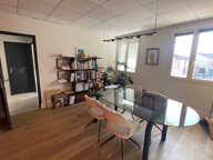 EGUILLES - Bureau de 57 m² — photo 3