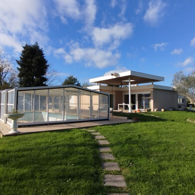 Commerce  695000 €