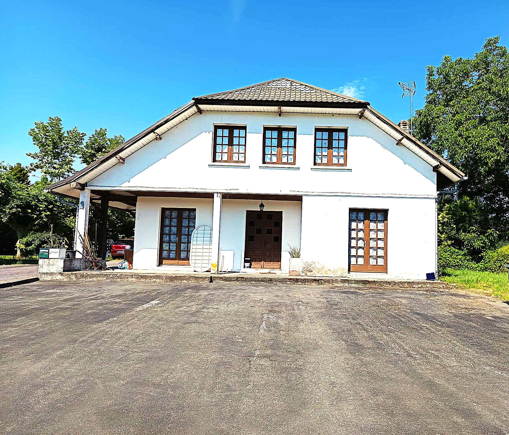 Villa / Maison  T11 à vendre Charre 64190