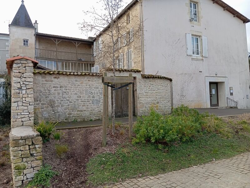 Villa / Maison 14 pièces  à vendre Saint-Maixent-l'École 79400