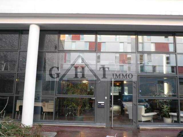 A LOUER 251 M² DE BUREAUX A IVRY SUR SEINE — photo du bien