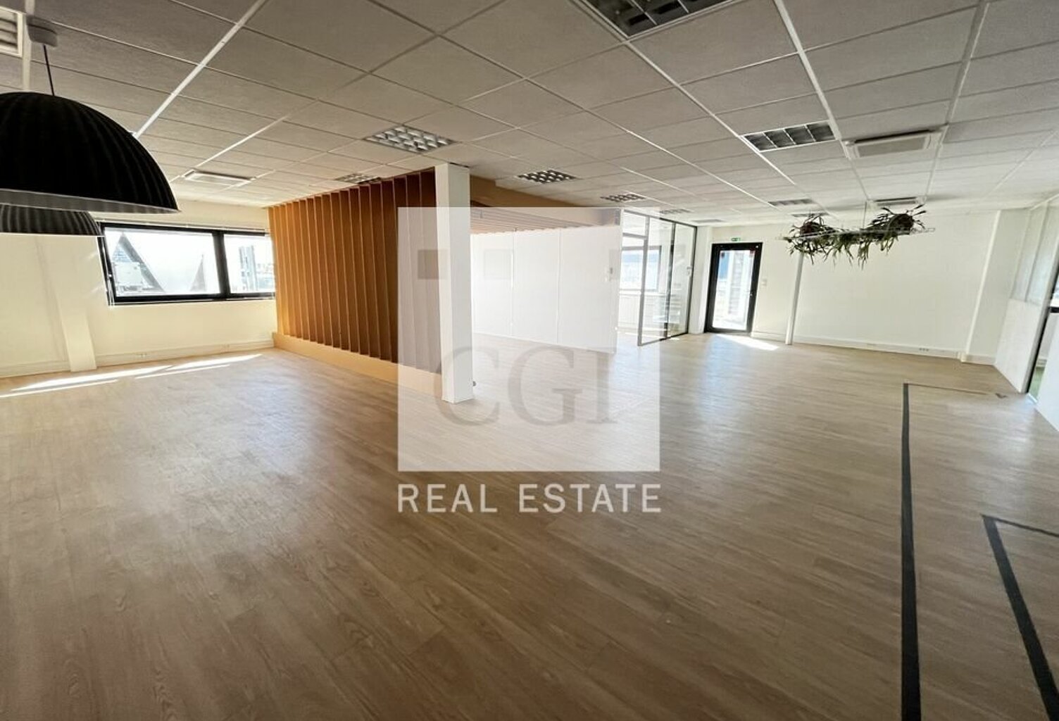 BUREAUX à LOUER — photo 1
