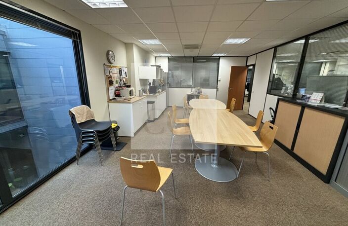 BUREAUX à LOUER — photo 2