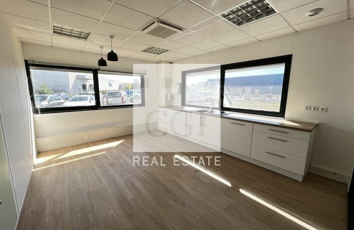 BUREAUX à LOUER — photo 3