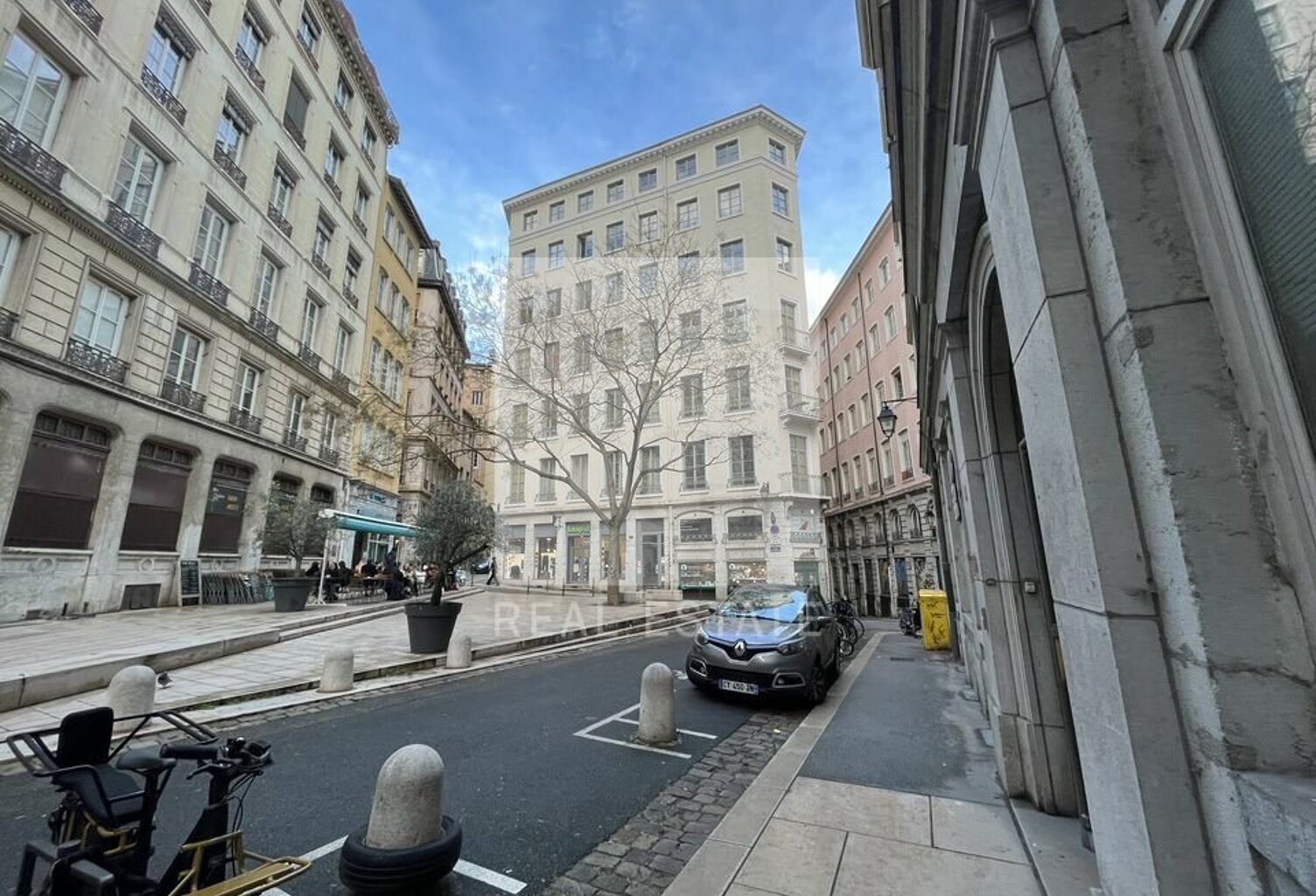 BUREAUX à LOUER — photo 1