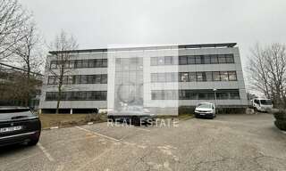 Bureau  970 m² à louer à Saint-Priest (69800)