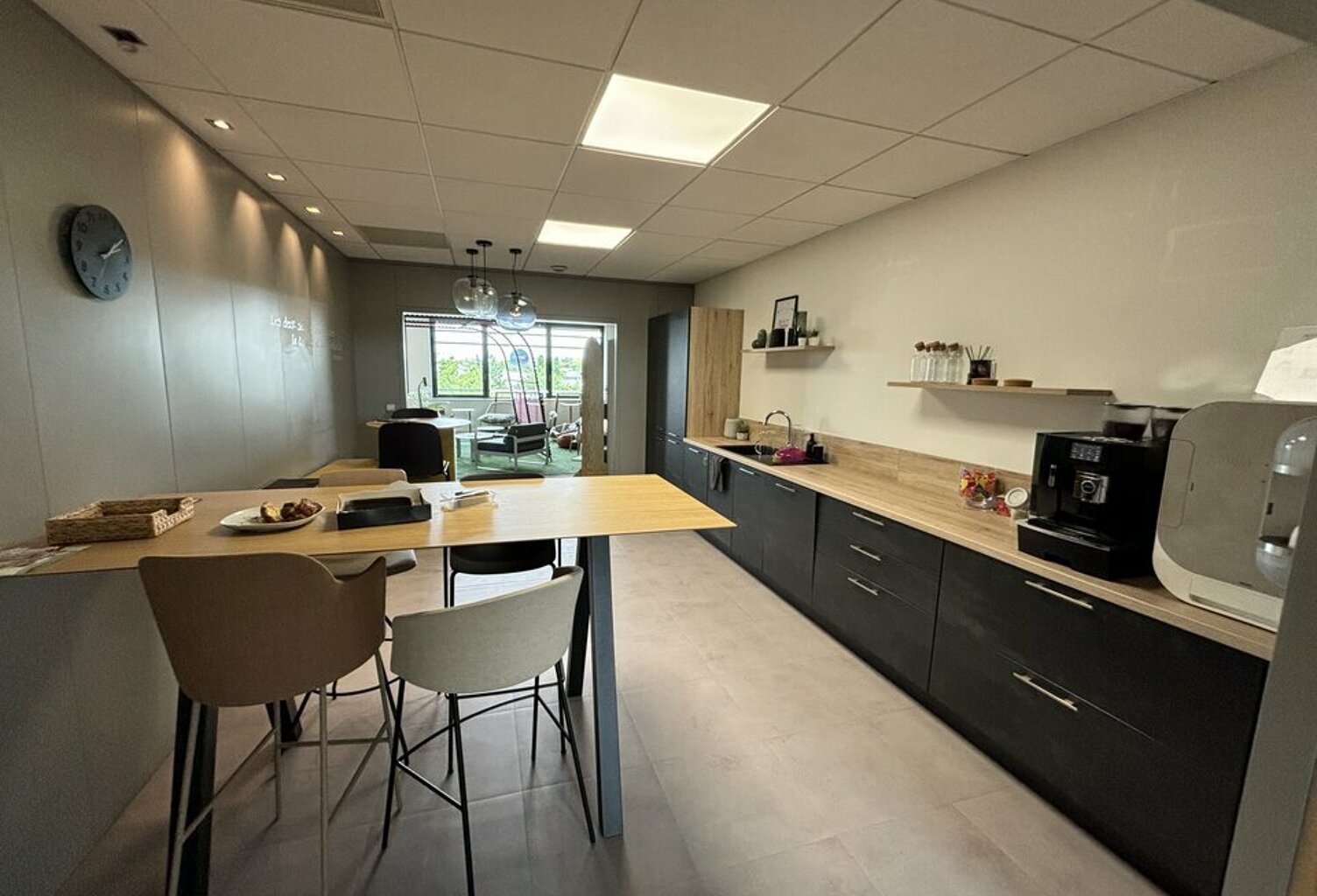 BUREAUX à LOUER — photo 1