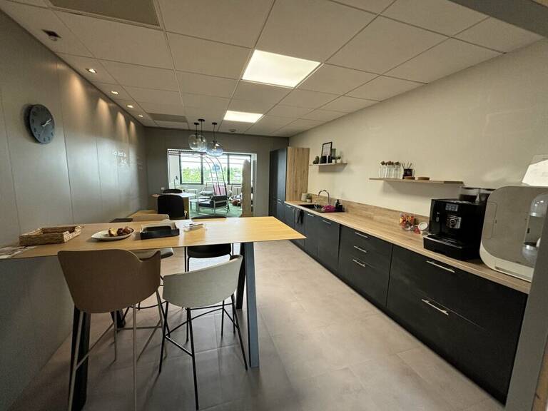 BUREAUX à LOUER — photo 1