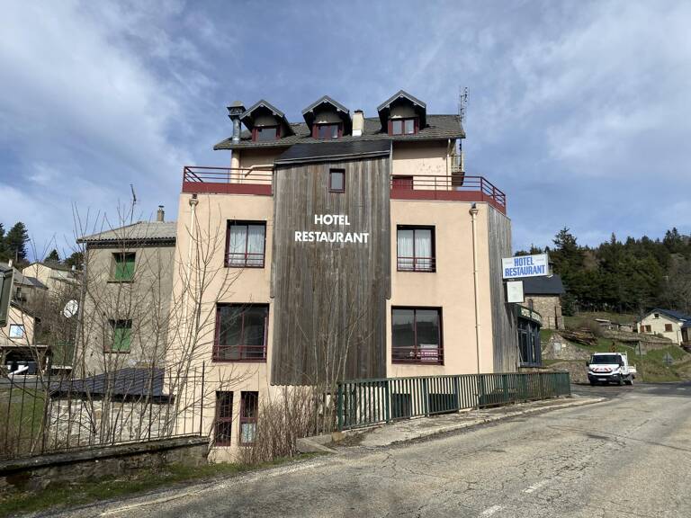 vente Murs ancienb Hotel restaurant en cévennes — photo 1