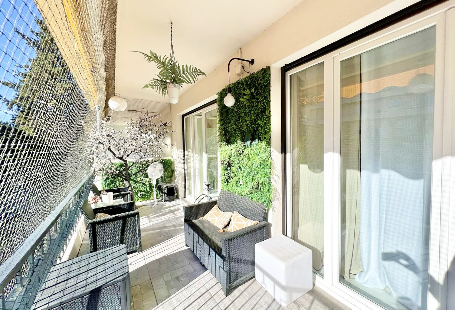 CANNET LIMITE CANNES T2 DERNIERE ETAGE REFAIT 58M2 TERRASSE — photo 1