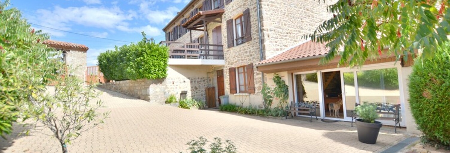 Maison 21 Pièces 545 m² à vendre à Saint-Germain-Laval (42260)