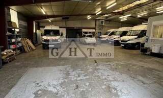 Local industriel  850 m² à louer à Santeny (94440)