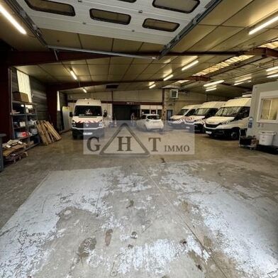 Local industriel  4698 €