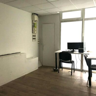 Bureau 2 pièces 637 €