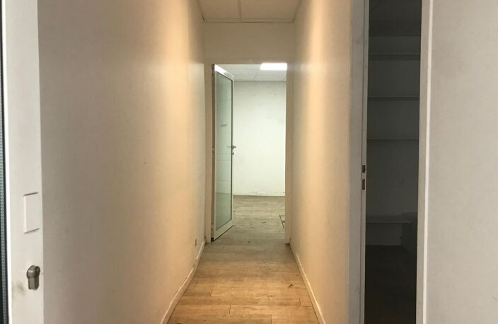 Location bureau 2 pièces 30 m² à Aix-en-Provence (13100) — photo 3