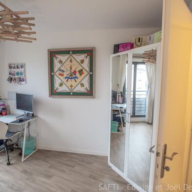 Appartement 4 pièces 434700 €