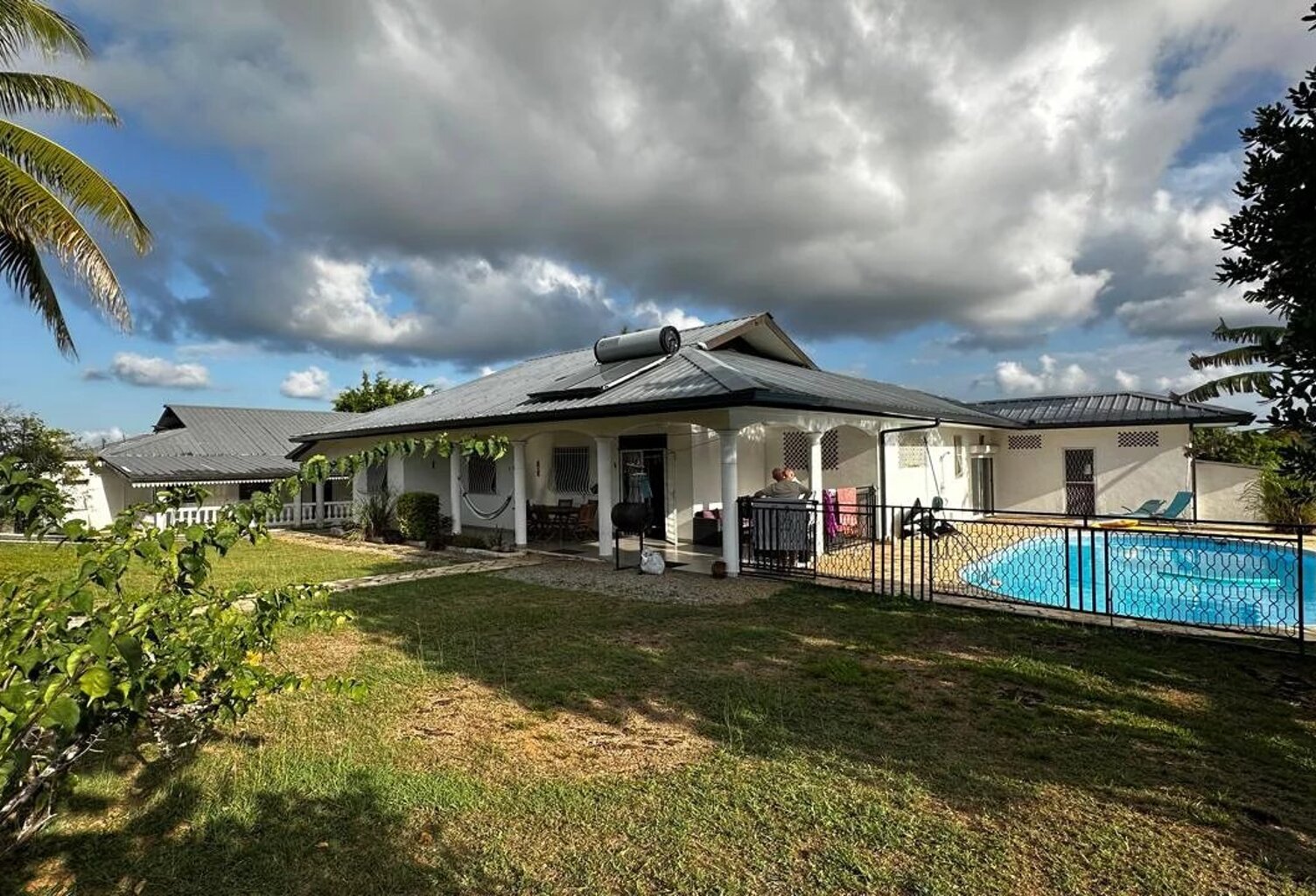 Votre villa T5 avec piscine dans un quartier calme et proche de toutes les commodités. — photo 1