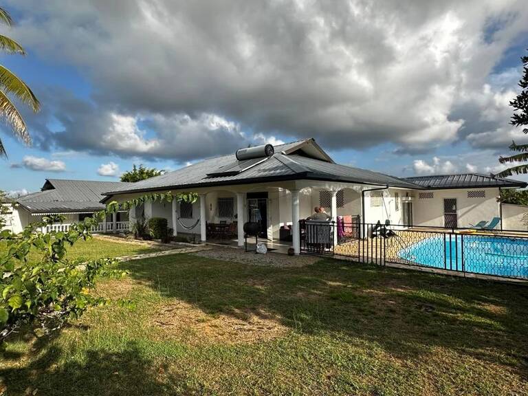 Votre villa T5 avec piscine dans un quartier calme et proche de toutes les commodités. — photo 1