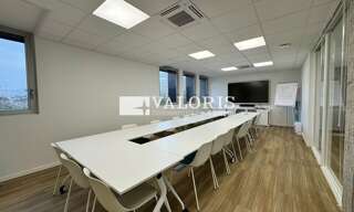 Bureau  1055 m² à louer à Saint-Priest (69800)