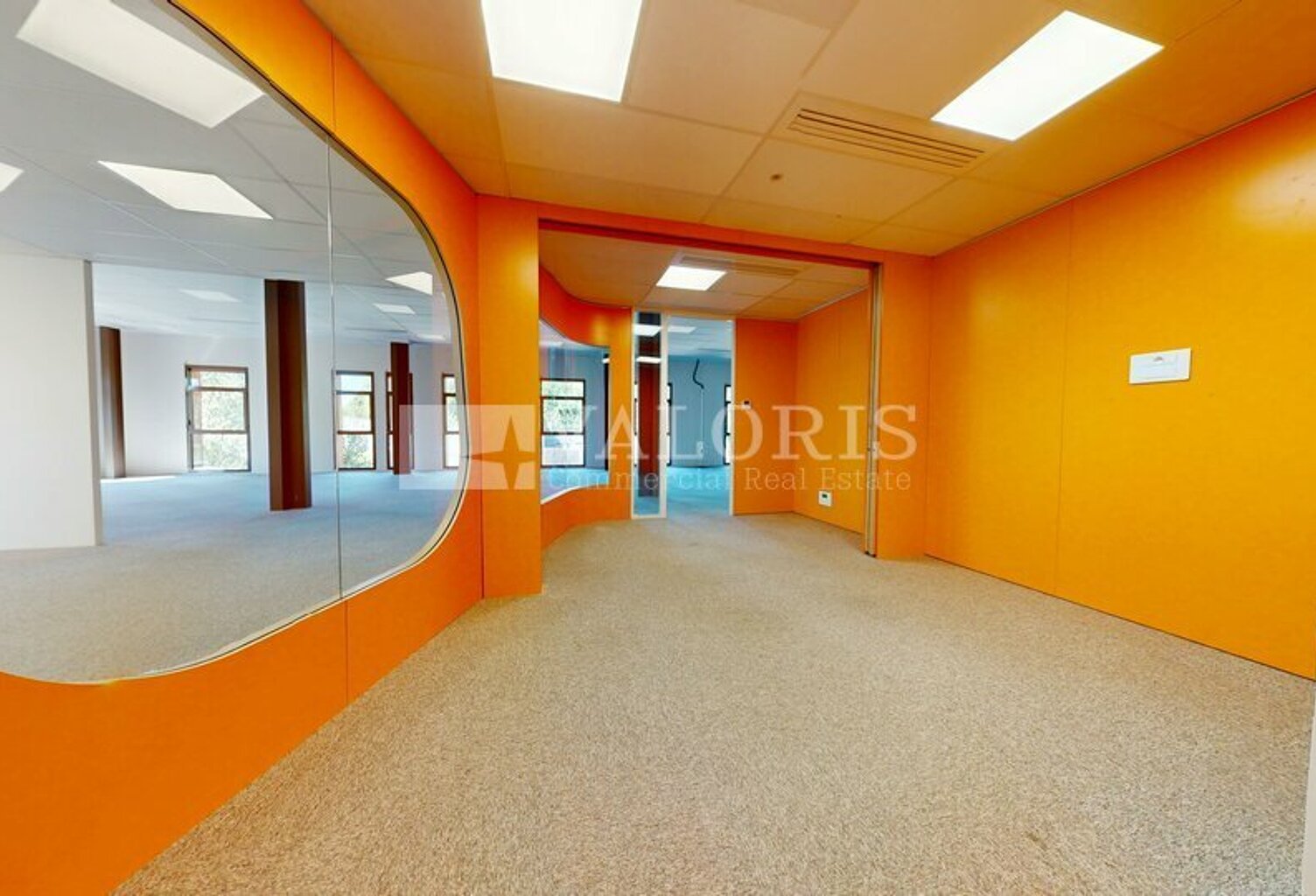 BUREAUX à LOUER — photo 1