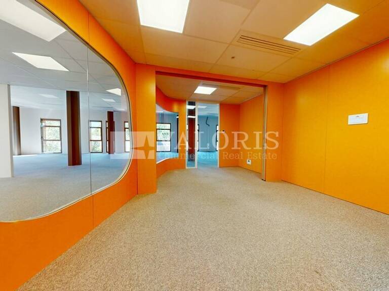 BUREAUX à LOUER — photo 1