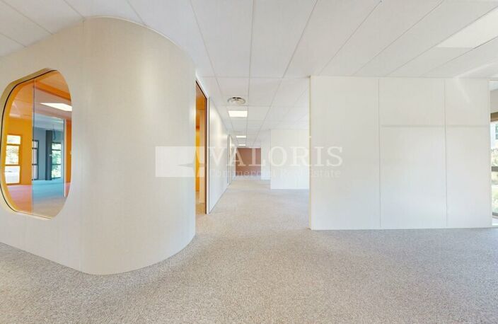 BUREAUX à LOUER — photo 2