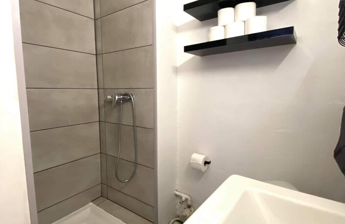 TOULOUSE - QUARTIER DES CHALETS - Studio de 15m2 entièrement — photo 5