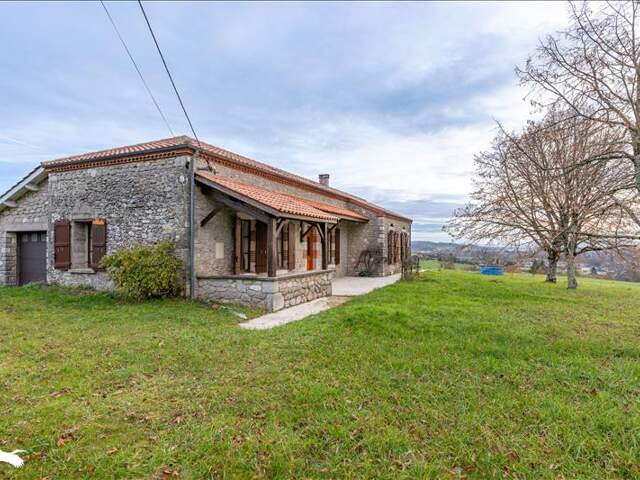 Maison en pierre de 7 pièces principales — photo du bien