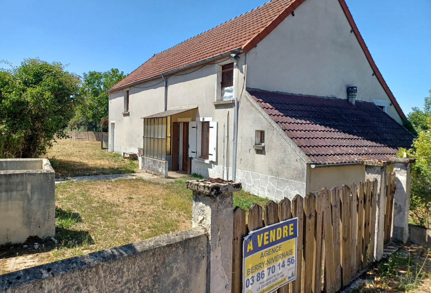 Maison ancienne indépendante, à rénover avec terrain et gara — photo 1