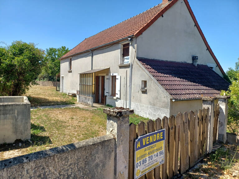 Maison ancienne indépendante, à rénover avec terrain et gara — photo 1