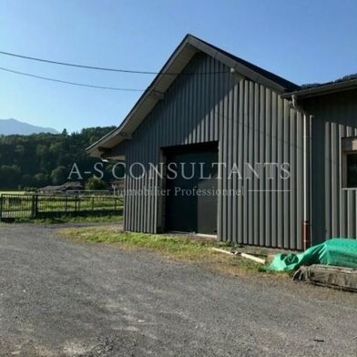 Local industriel  900 €