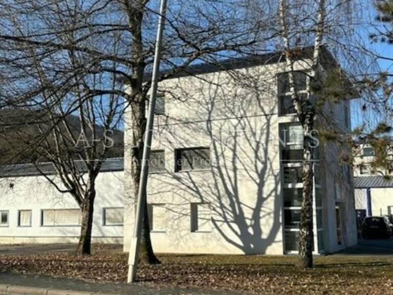 ENTREPÔT AVEC BUREAUX A LOUER — photo 1