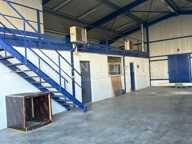 ENTREPÔT AVEC BUREAUX A LOUER — photo 2