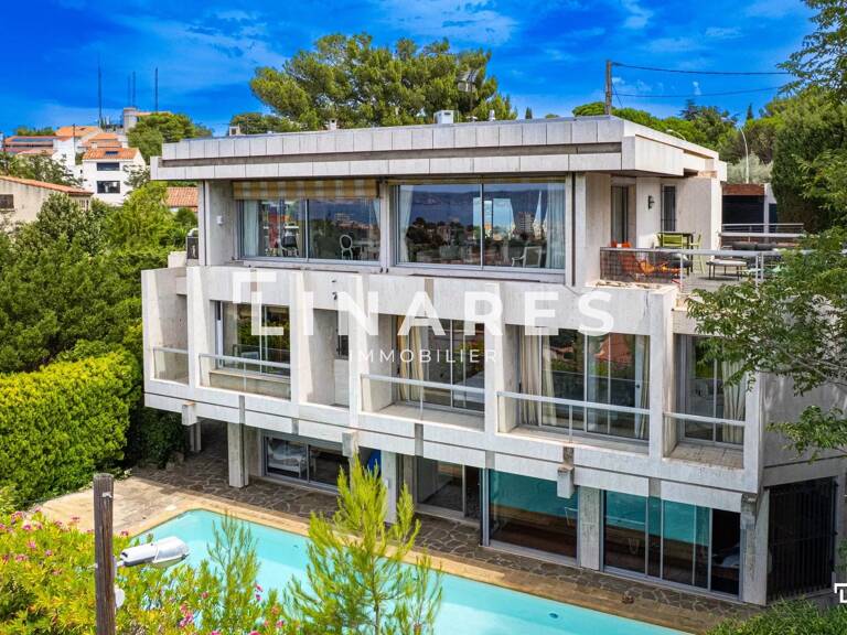 L'UNIQUE DU 7EME - Maison T8 de 313 m² + piscine + parking - 130 — photo 1