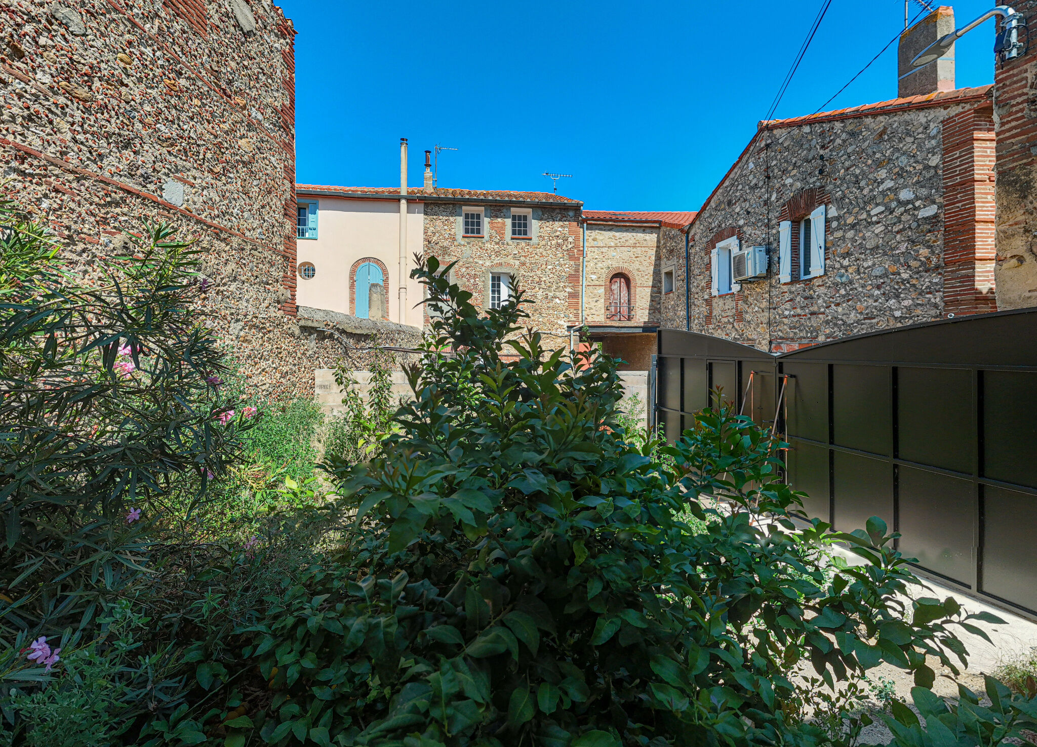 Maison de Village   T3 à vendre Villemolaque 66300